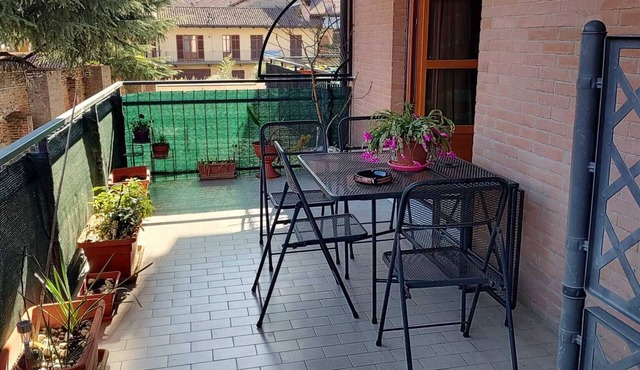 Spazioso Bilocale con Ampio Terrazzo, in Zona Tranquilla Vicino al Centro