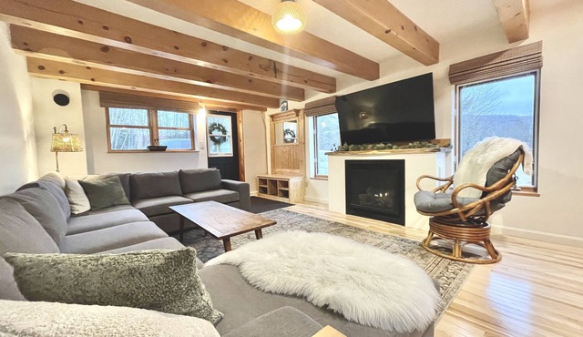 Stay near Jay Peak at your own private cabin with 18 brookside acres!
