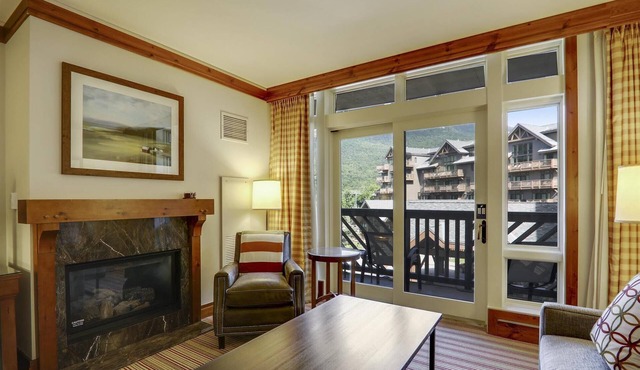 Stowebound: Spruce Peak studio w/fireplace, a/c and resort amenities!