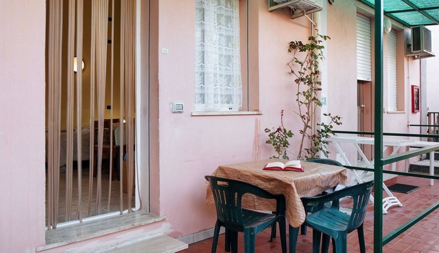 Studio Apartment "Monolocale La Pineta 46" with Shared Pool, Private Terrace & Wi-Fi