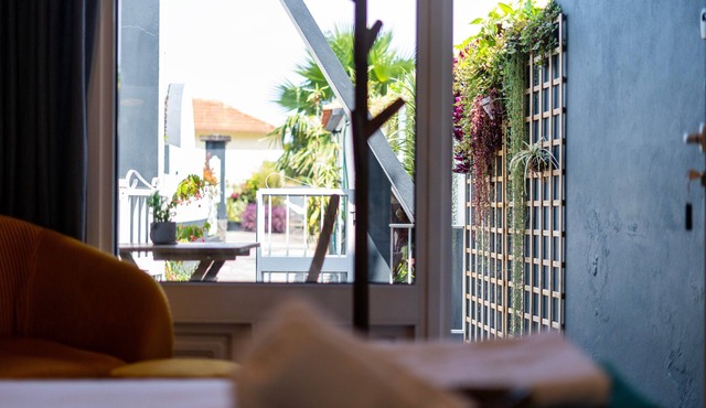 Studio Apartment 'Charmosa Suite Com Piscina' with Mountain View, Shared Pool and Wi-Fi