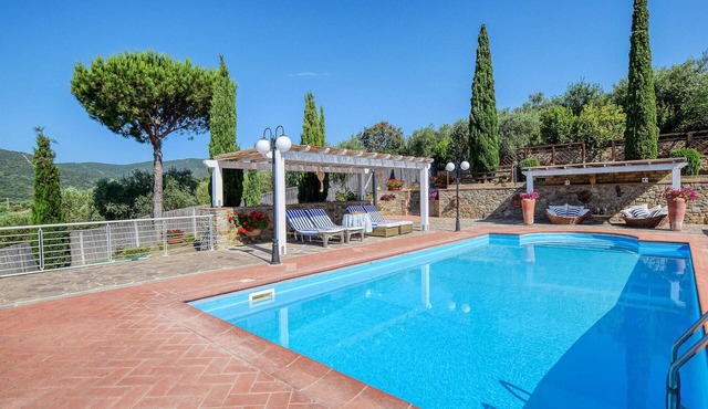 Stunning home in Castiglione della Pesc