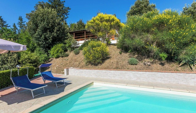 Stunning private villa for 4 people with WIFI, private pool, hot tub, TV and terrace