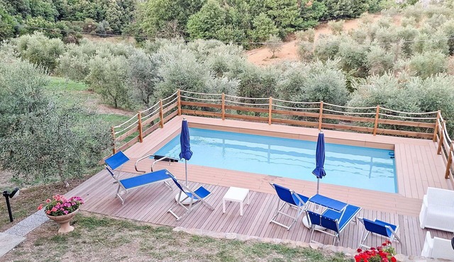 Stunning private villa for 9 people with private pool, WIFI, A/C, TV, patio and pets allowed
