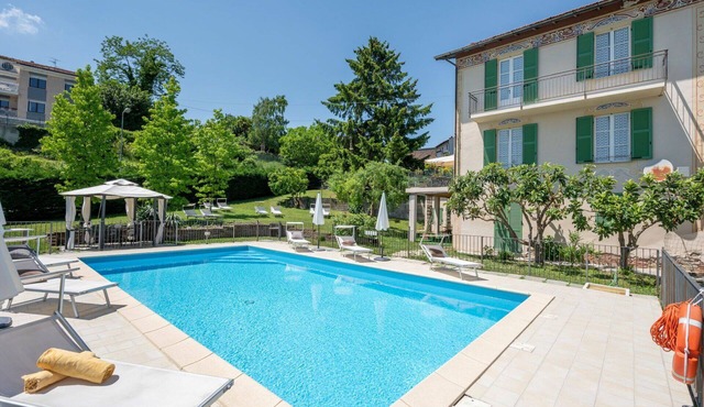 Stunning private villa for 8 people with private pool, WIFI, TV and patio