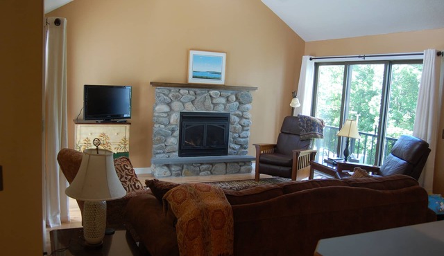 Sugarloaf Mountainside Ski In/Ski Out, 3 Bedroom, 3 Bath Condominium