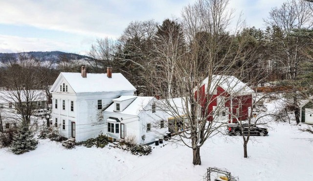 Sunday River Area 1860s Eclectic Farmhouse 8 Person Hot Tub