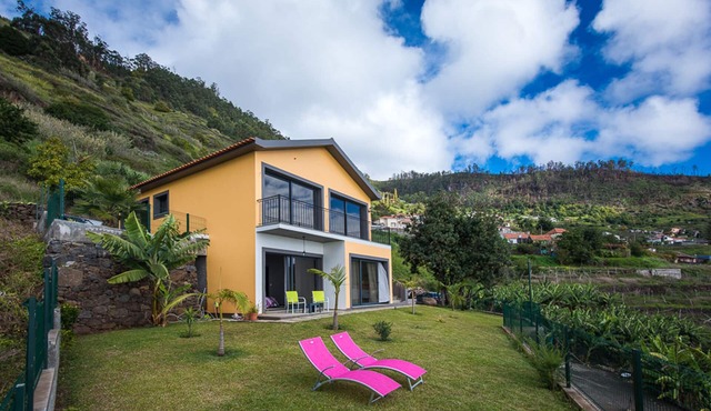 Super OCEAN VIEWS - Modern 2 Bed Apartment Stylishly Furnished