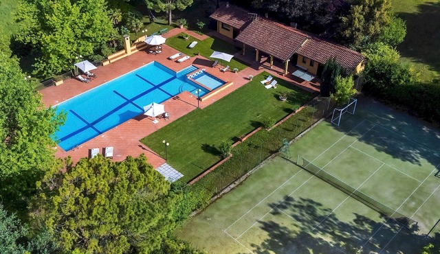 Tenuta Contessa Chiara 17, Emma Villas