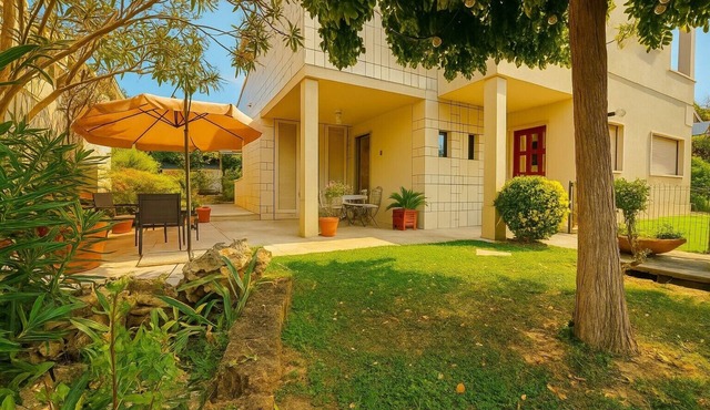 The green corner apartment CIN: IT001156C2C78OUPYJ