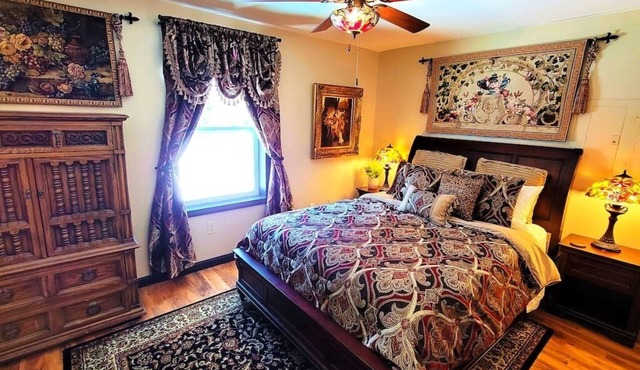 The Sovereign Suite - Cozy/Convenient/Home Theater