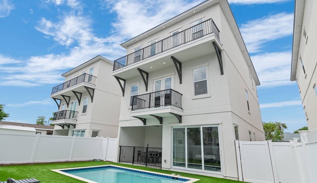 Tidal Time Estate Sleeps 16 Private Pool Game Room Near Beach