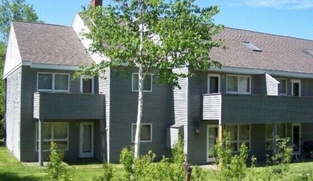 Trailside, four bedroom, sun filled condo, with pool, view of Sugarloaf and AC