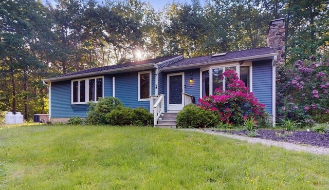 Tree-lined home with screened porch & perfect Midcoast location