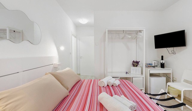 Turri Manna Domo 2 with Private Semi-Covered Terrace, Wi-Fi and Air Conditioning