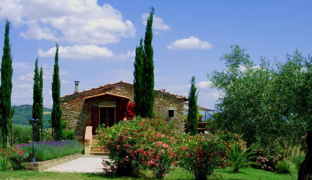 Tuscan country house Le Chiuse with panoramic pool and air conditioning system