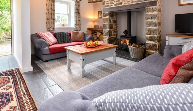 Ty Melys - Two Bedroom House, Sleeps 4