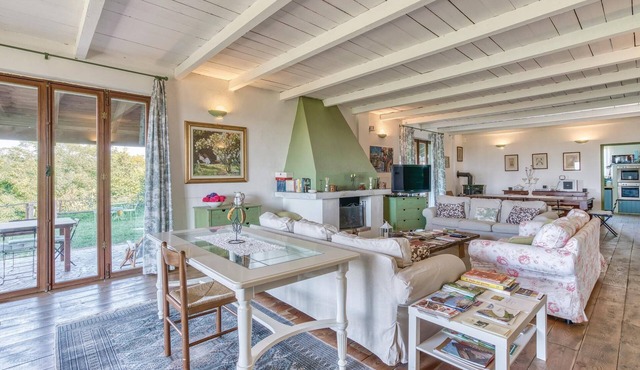 Vacation home with pool and panoramic views of the Monferrato vineyards that reach the Alps.