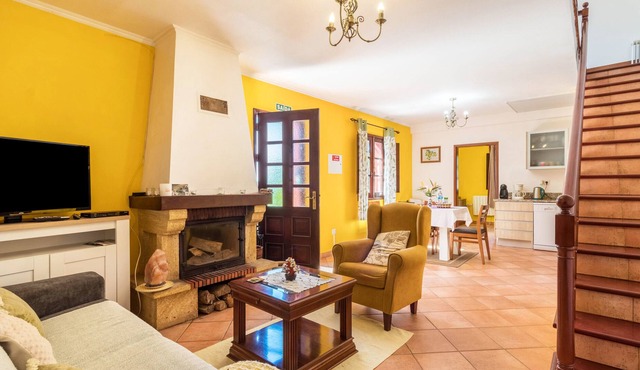 Vacation Home "Casa Lima" with Mountain View, Private Terrace & Wi-Fi