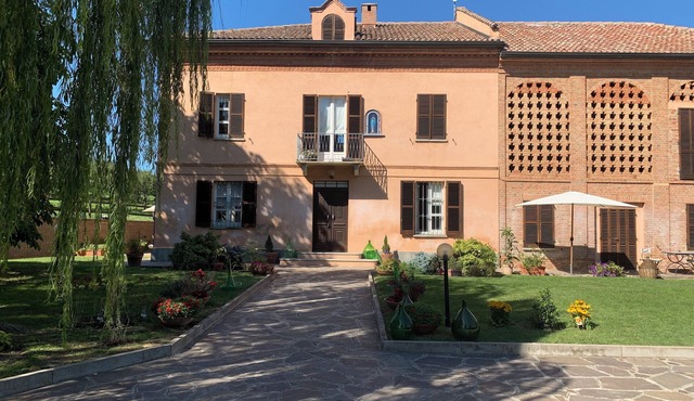 Vacation home with POOL - Wine region Piemonte/Italy
