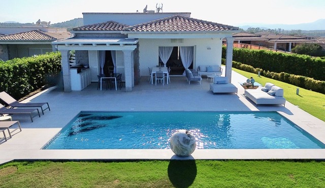 Villa Blue Sphere by Wonderful Italy