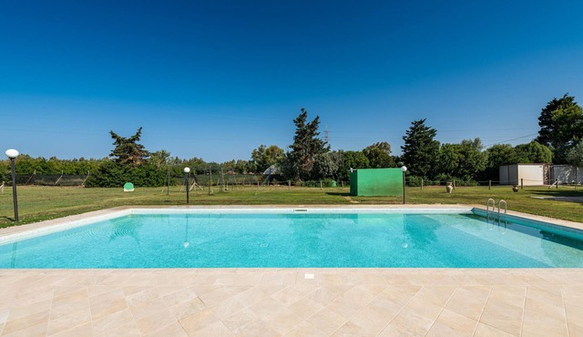 Villa 'Camera 1' with Shared Pool, Wi-Fi and Air Conditioning