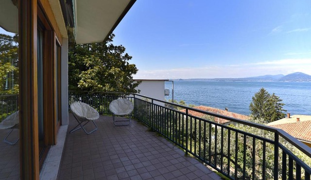Villa con vista lago