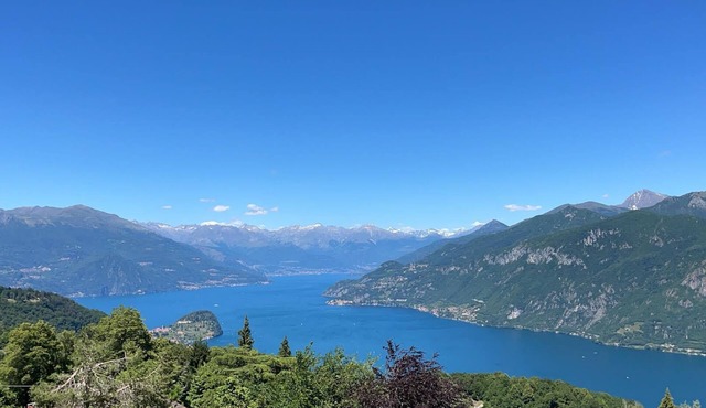 Villa D'ALBA with spectacular views of the mountains and Lake Room with balcony