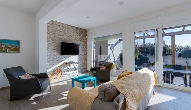 Villa "Domus Bianca" with Sea View, Garden & Wi-Fi