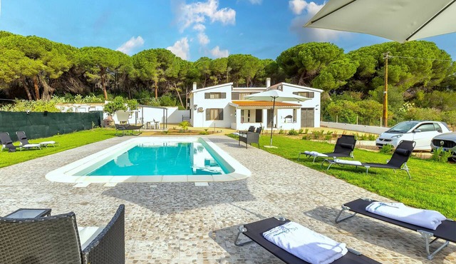Villa 'Giovanna' with Private Pool, Wi-Fi and Air Conditioning