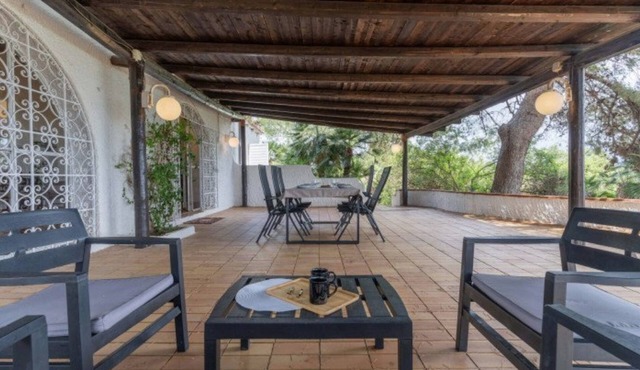 Villa Maria | 2 Bedrooms | Direct Sea Access | Furnished Porch with Dining Area | Alghero (Sassari) | Sardinia