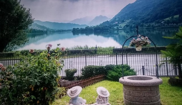 Villa Marilena: detached house with direct lake access