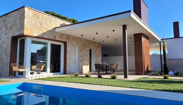 Villa 'My Lagozise' with Private Pool, Wi-Fi and Air Conditioning
