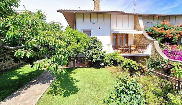 Villa Rita al Mare - 6 minute walk to the beach - large private garden