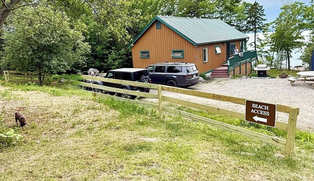 Waterfront Cabin with private beach. Minutes from Acadia National Park & Downtown Bar Harbor.