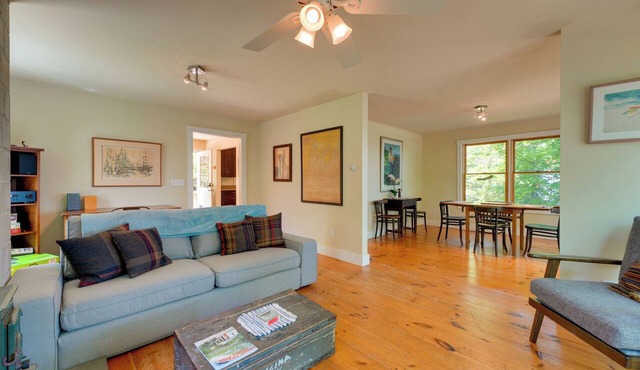 Waterfront Cottage! Family-Friendly Hideaway