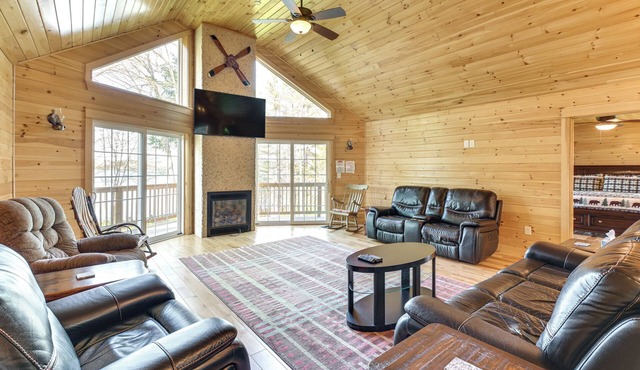 Waterfront Davis Pond Cabin w/Dock + Kayaks!