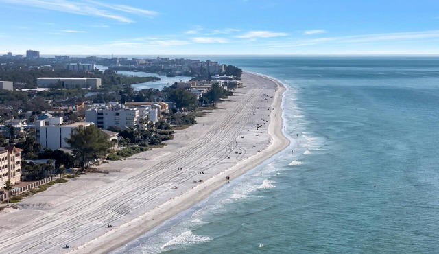 Waterfront Pet Friendly Boat Dock Walk 2 Beach