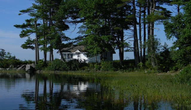 Whispering Pines Cottage - Surrounded by Pemaquid Lake with beautiful views