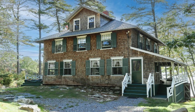 White Pines Cottage - Classic Maine Cottage - Waterfront on Linekin Bay!