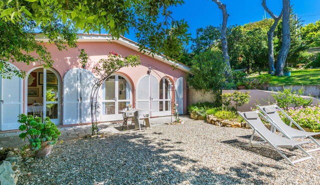 Wonderful private villa for 2 people with A/C, WIFI, TV and patio