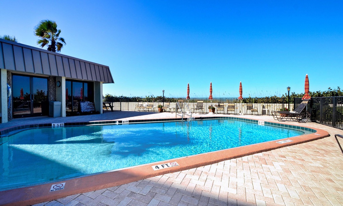 Belleair Beach Condo | Montmartre Condos 216 Beachfront 2 bedroom 2 bath at Mont Martre Condos