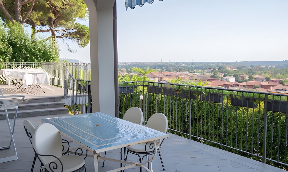 Credaro Apartment | Room 'Stanza in Villa Magica' with Wi-Fi and Air Conditioning