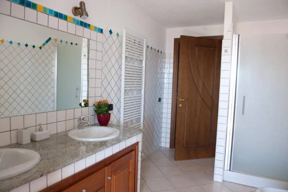 Photo of Bathroom in Nuoro