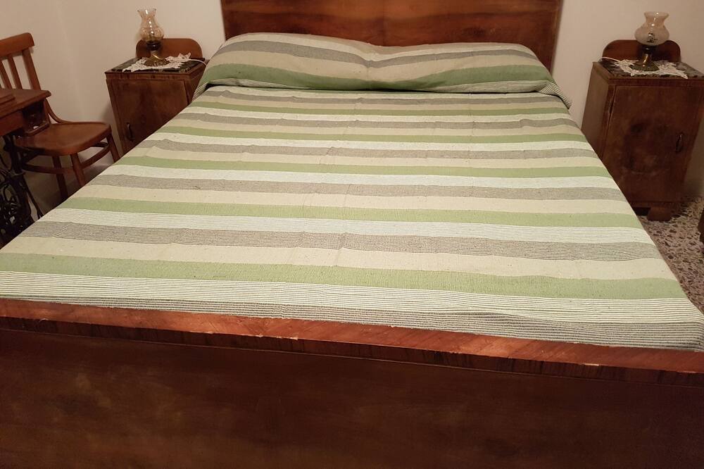 Photo of Bedroom in Villanova Monteleone
