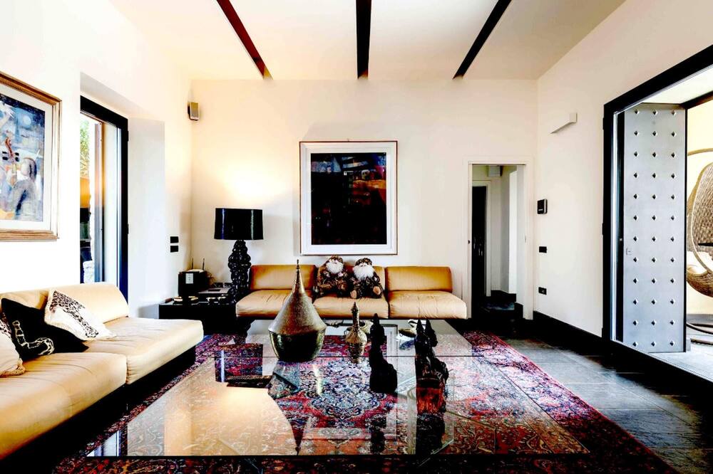 Photo of Livingroom in Gesturi