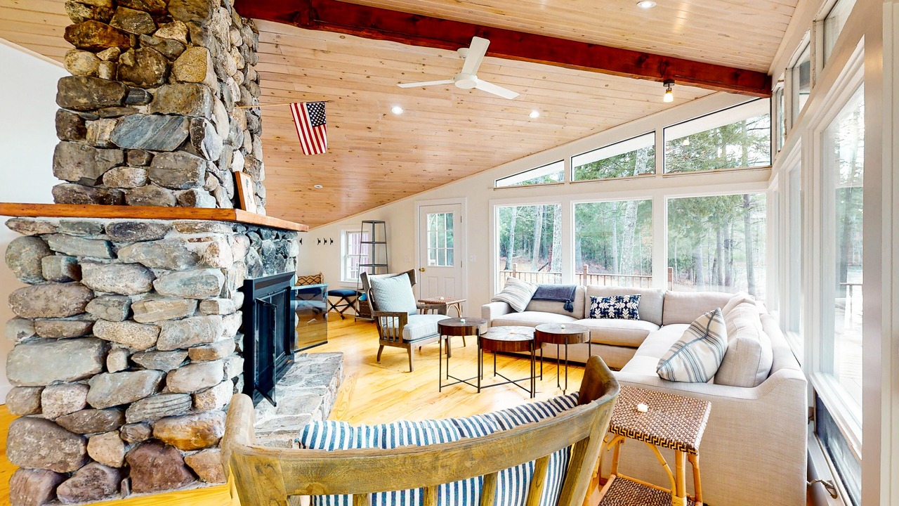 Photo of Livingroom in Nobleboro