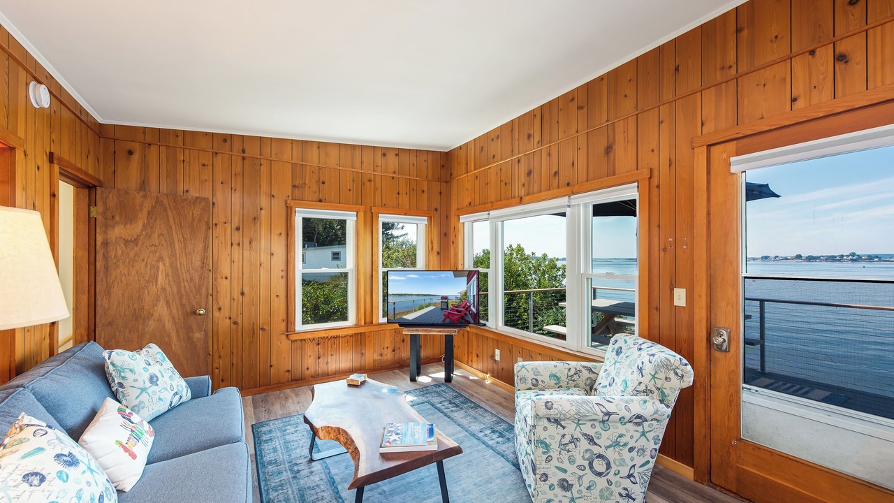 Photo of Livingroom in Mid-Coast and Islands