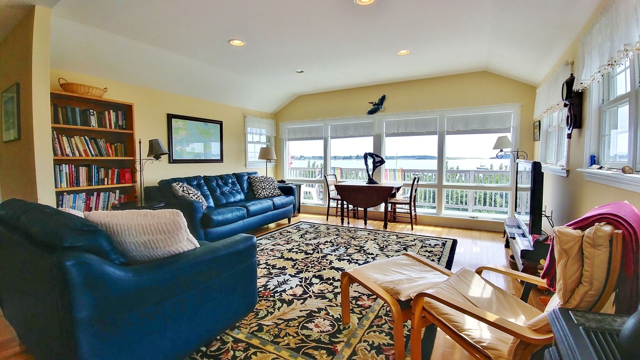 Photo of Livingroom in Mid-Coast and Islands