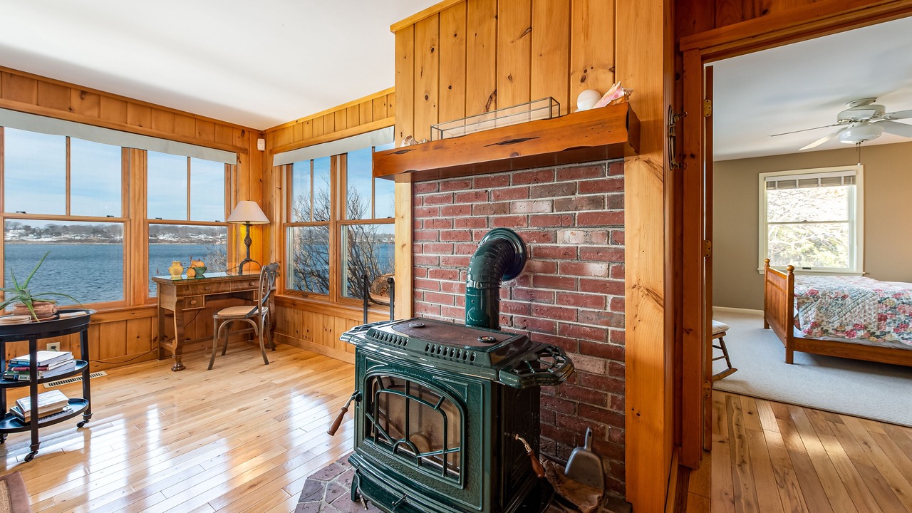 Photo of Bedroom in Mid-Coast and Islands